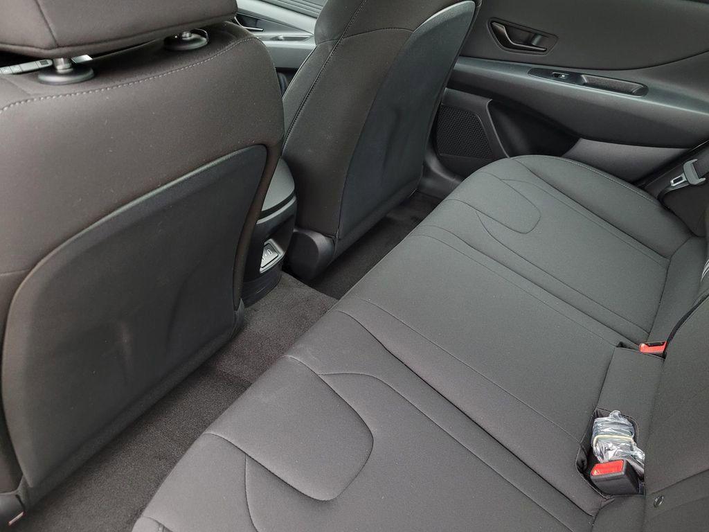 2025 Hyundai Elantra Blue - Photo 17