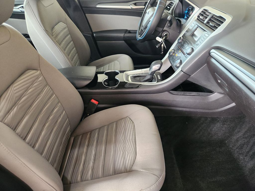 2016 Ford Fusion S - Photo 14