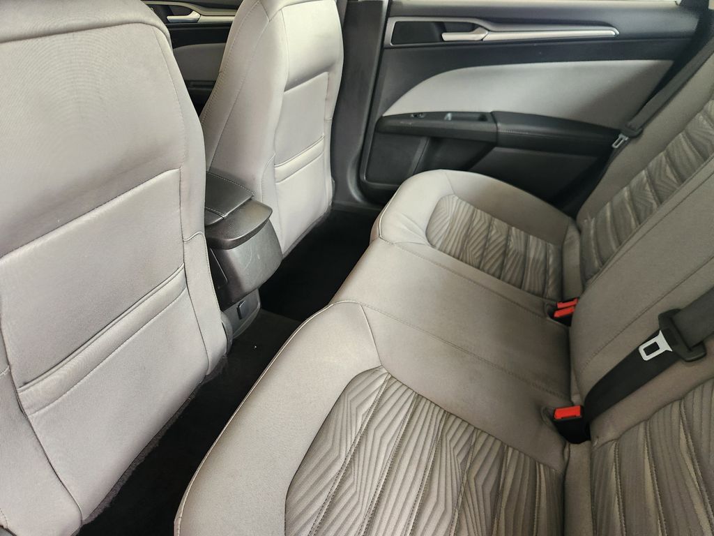2016 Ford Fusion S - Photo 28