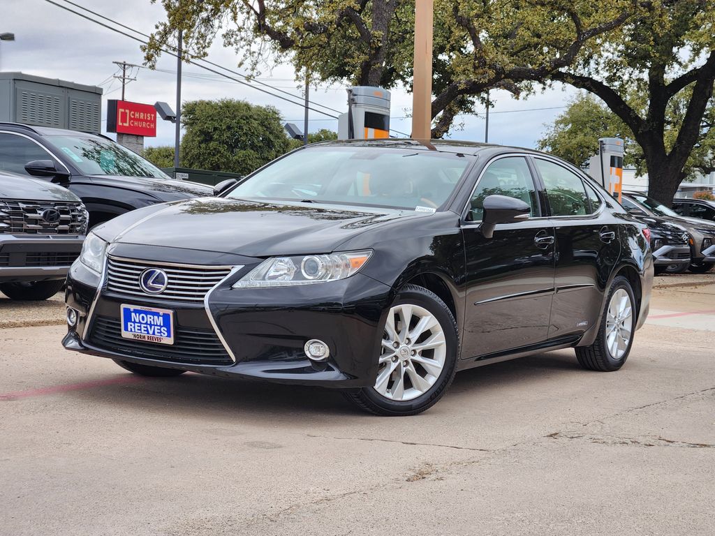 2014 Lexus ES 300h's photo