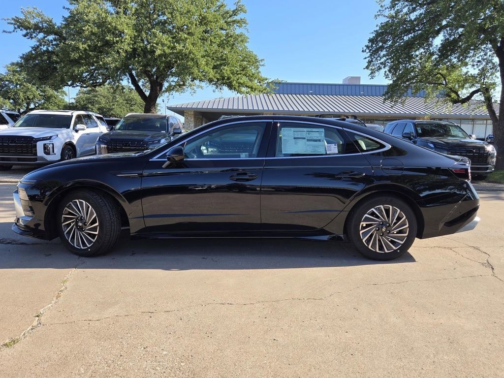 New 2025 Hyundai Sonata Hybrid Limited Sedan