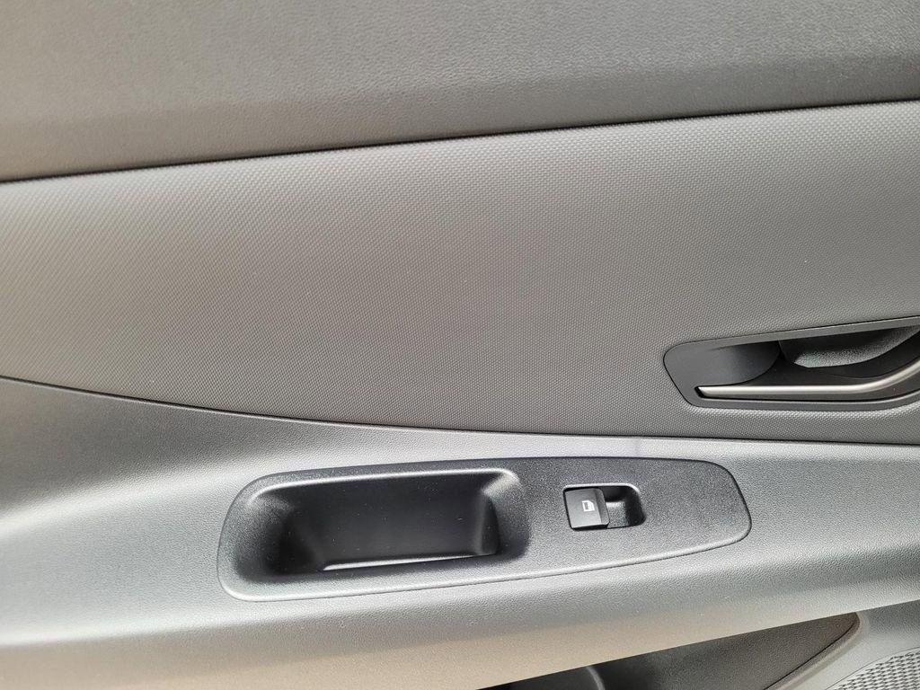 2025 Hyundai Elantra Blue - Photo 19