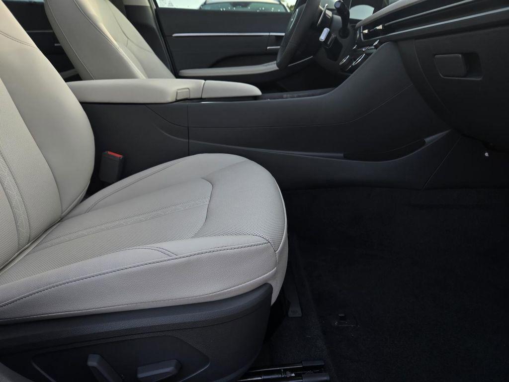 2025 Hyundai Sonata Hybrid Limited - Photo 9