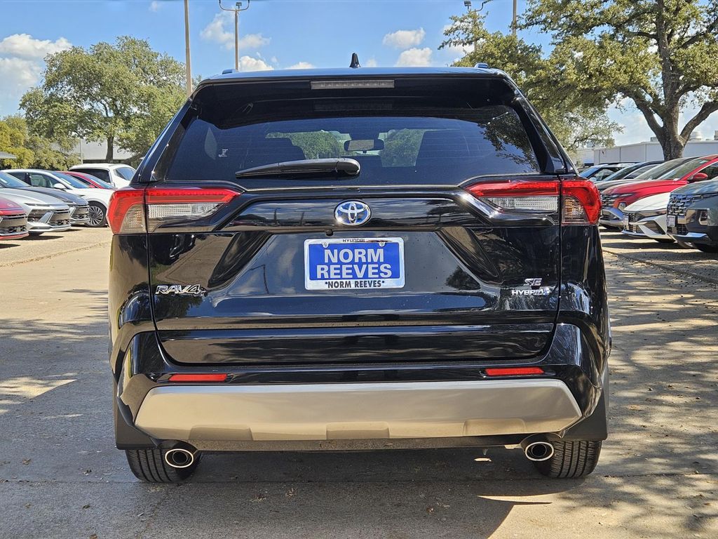 2024 Toyota RAV4 Hybrid SE photo 4