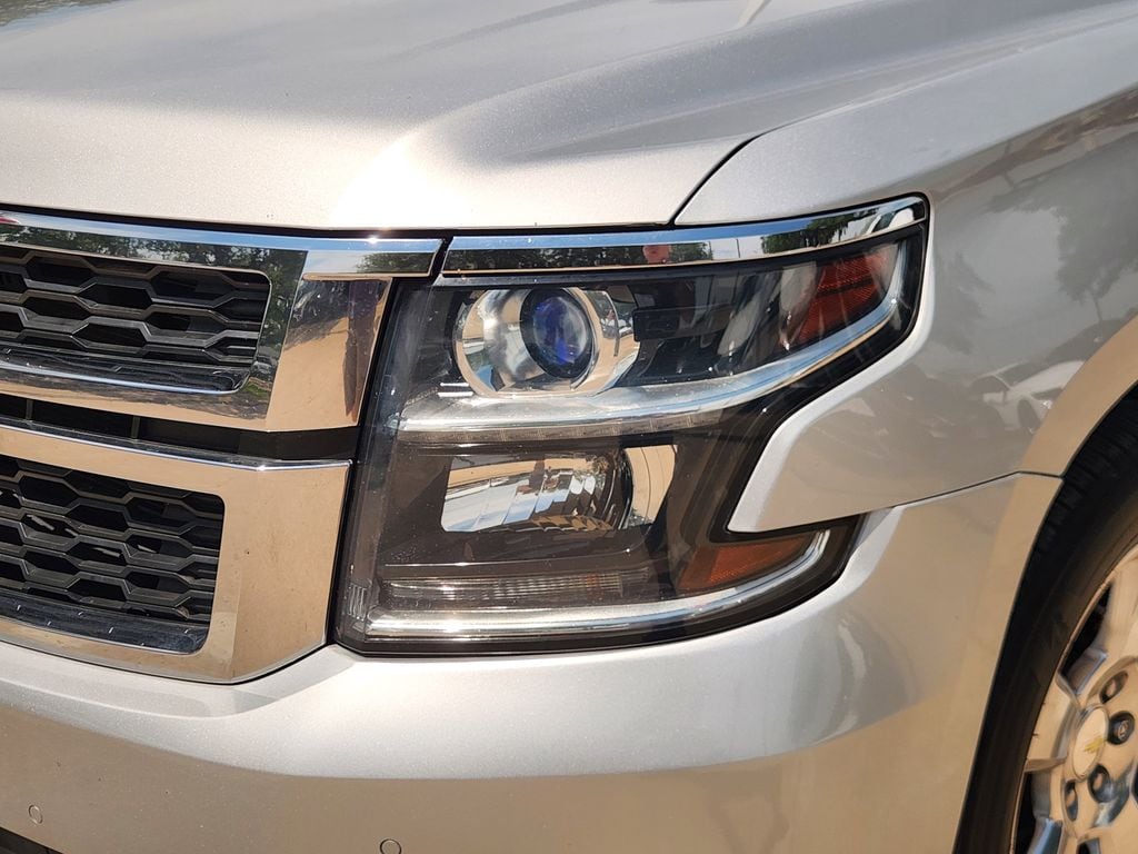 2016 Chevrolet Suburban LT - Photo 9
