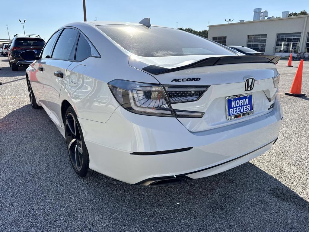 2020 Honda Accord Sport 2.0T photo 2