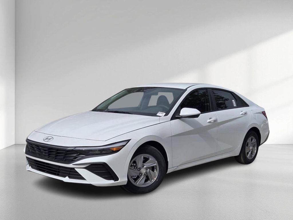 2025 Hyundai Elantra SE