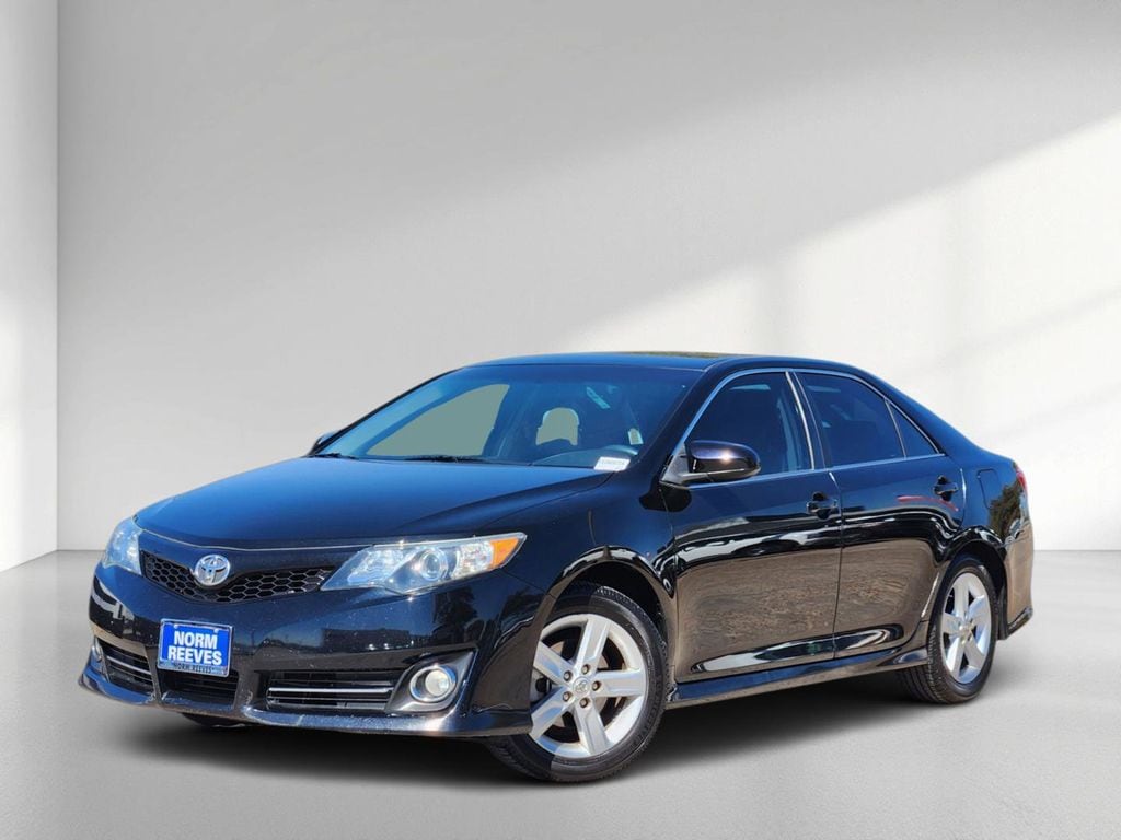 Used 2014 Toyota Camry SE Sedan