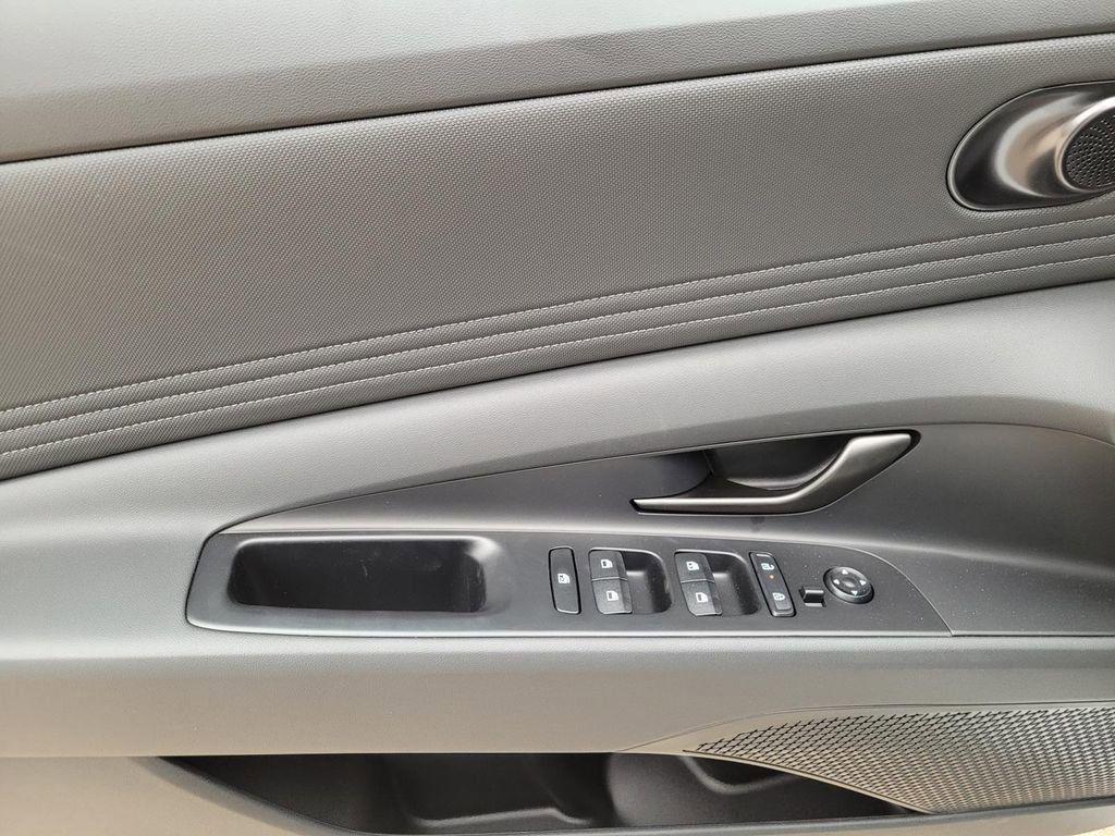 2025 Hyundai Elantra Blue - Photo 20