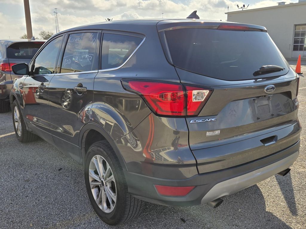 2019 Ford Escape SE photo 2