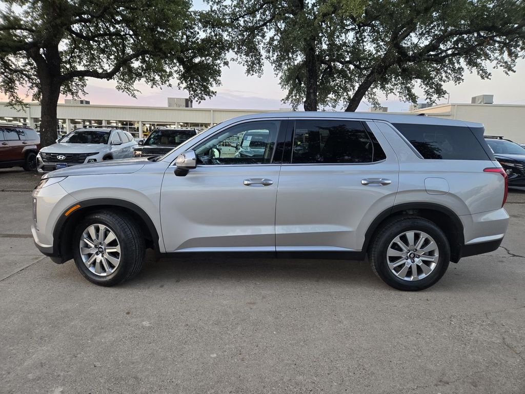 2023 Hyundai Palisade SE photo 2
