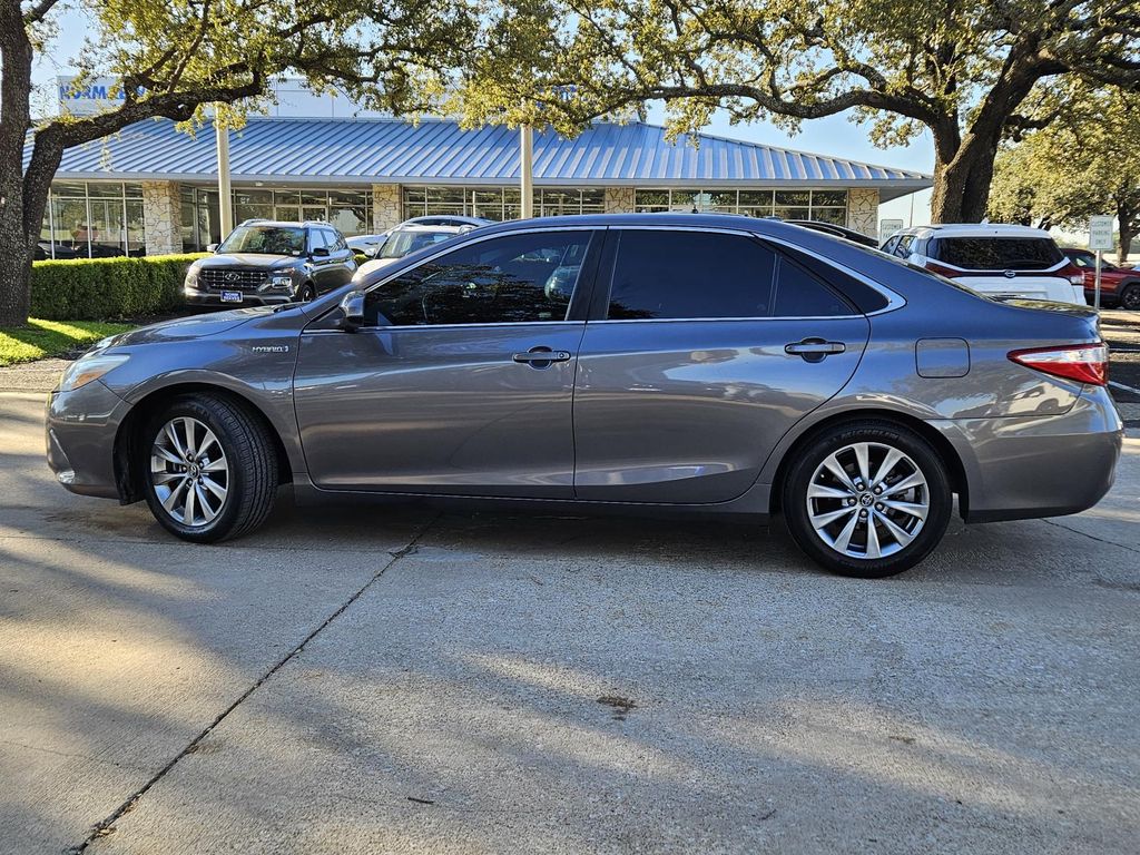 Used 2016 Toyota Camry XLE Hybrid with VIN 4T1BD1FK5GU187049 for sale in Irving, TX