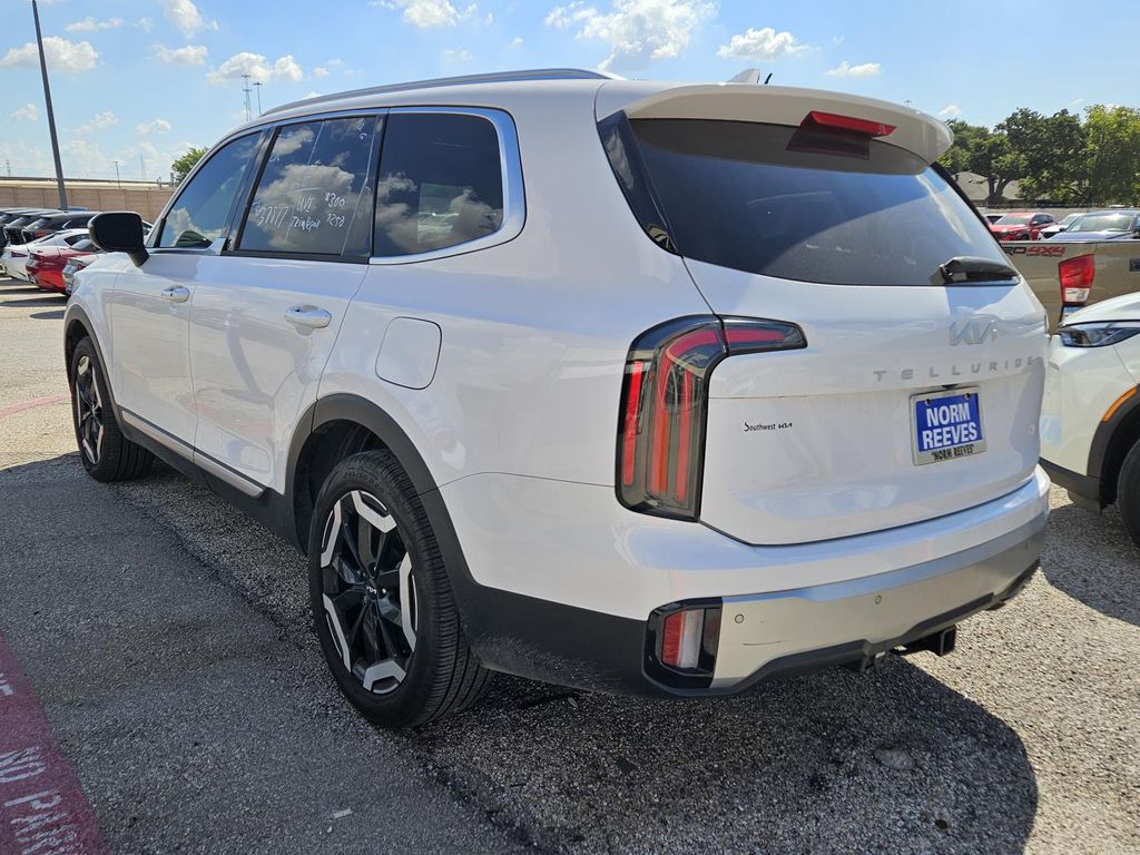 2024 Kia Telluride EX photo 2