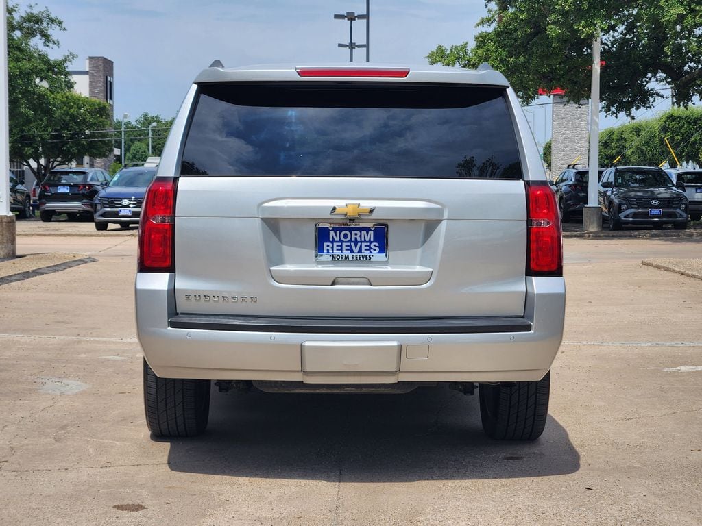2016 Chevrolet Suburban LT - Photo 6