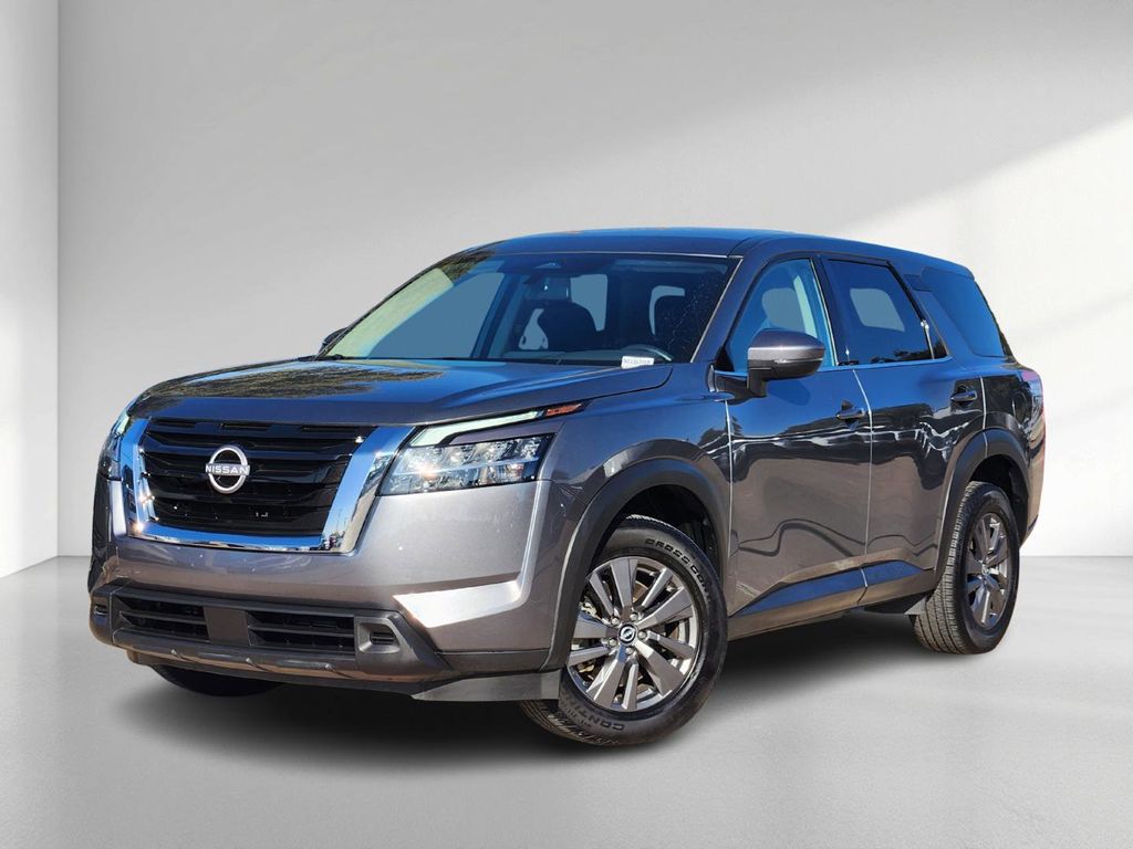 2022 Nissan Pathfinder S's photo