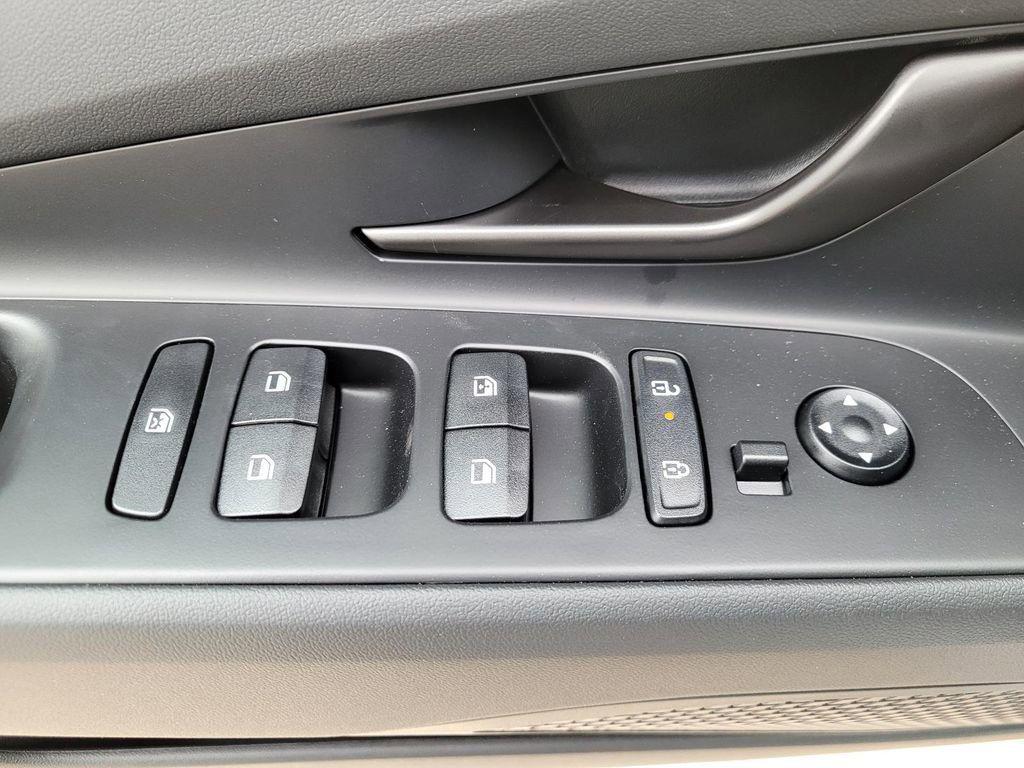 2025 Hyundai Elantra Blue - Photo 21