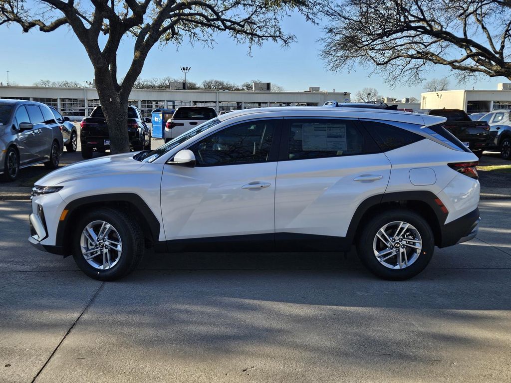 2025 Hyundai Tucson SE photo 2