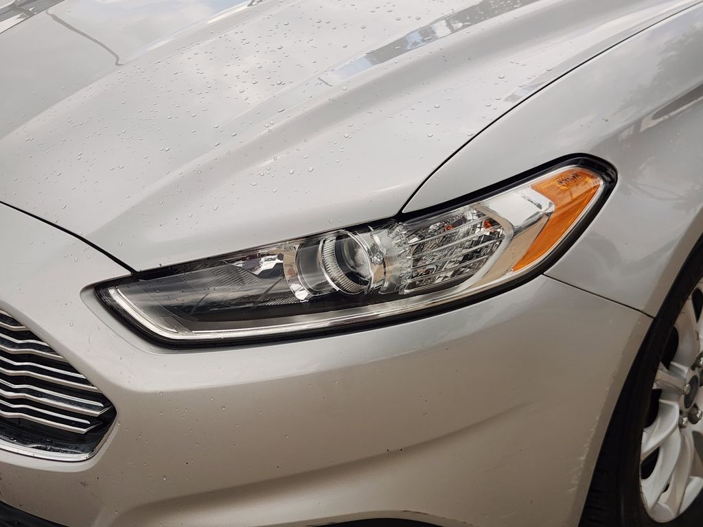 2016 Ford Fusion S - Photo 9