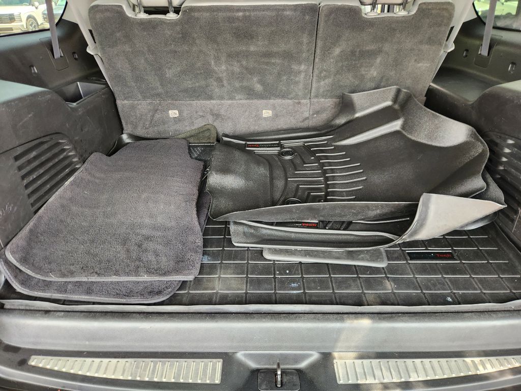 2016 Chevrolet Suburban LT - Photo 32