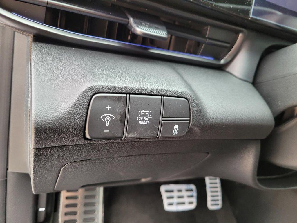 2025 Hyundai Elantra Blue - Photo 24