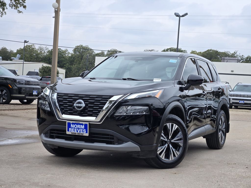 2022 Nissan Rogue SV's photo