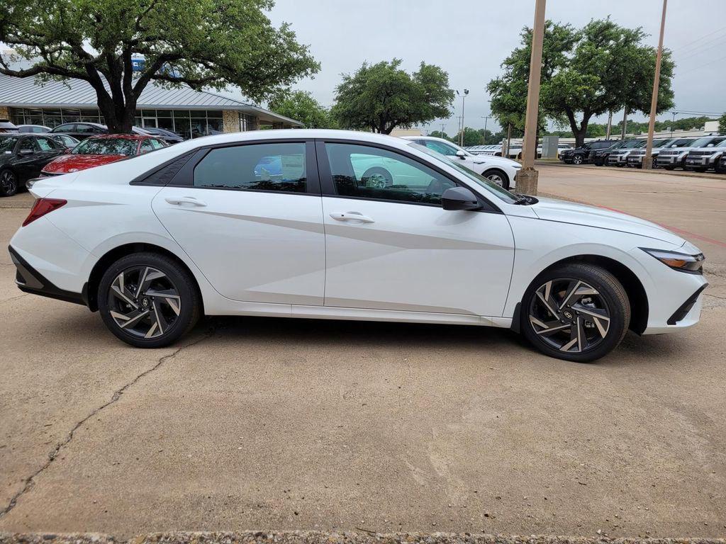 2025 Hyundai Elantra Blue - Photo 6