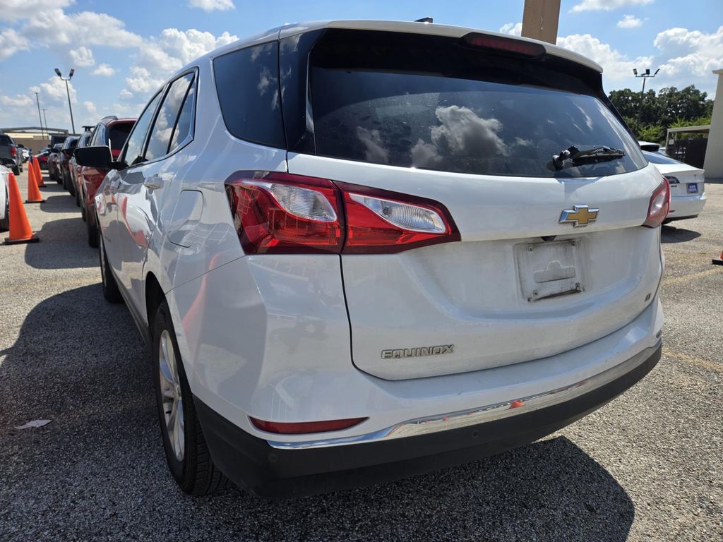 2018 Chevrolet Equinox LT photo 2