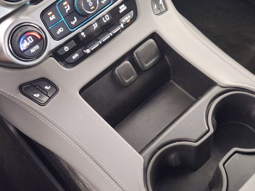 2016 Chevrolet Suburban LT - Photo 19