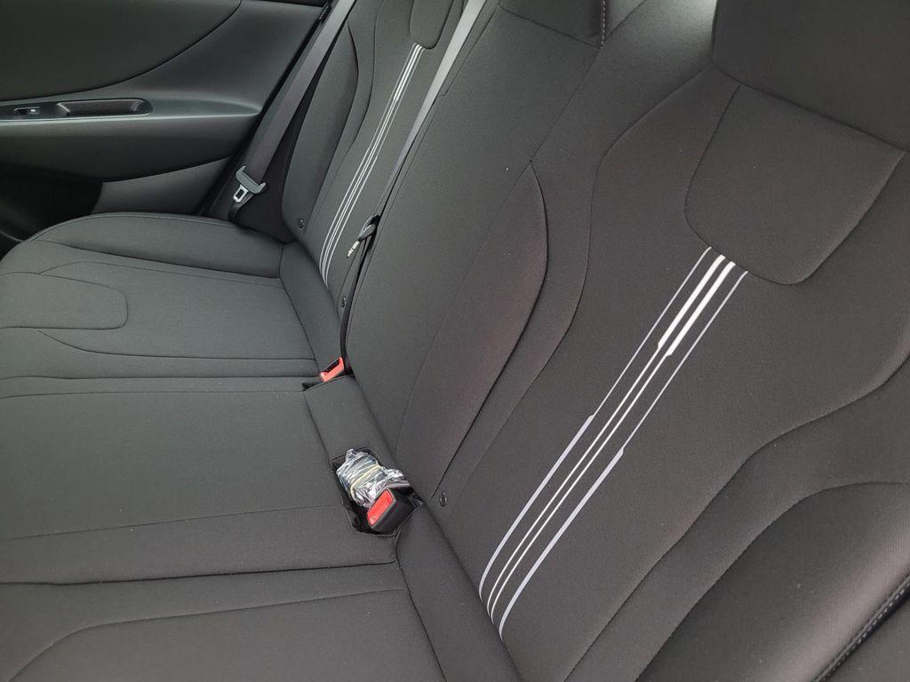 2025 Hyundai Elantra Blue - Photo 18