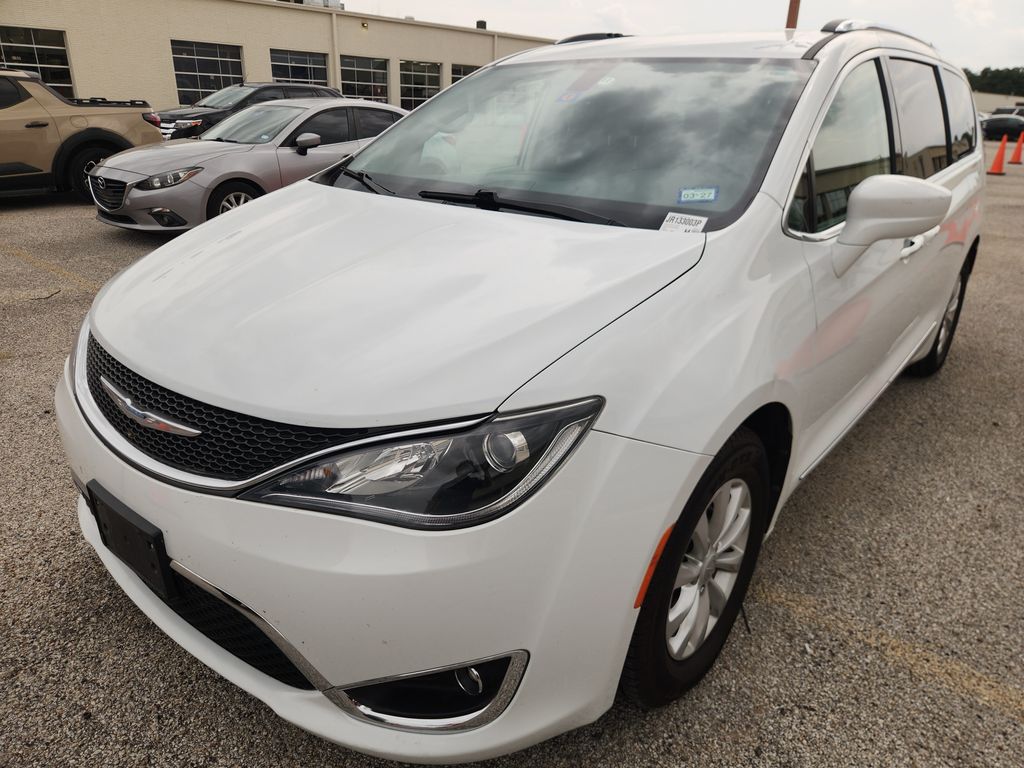 2018 Chrysler Pacifica Touring L Plus's photo