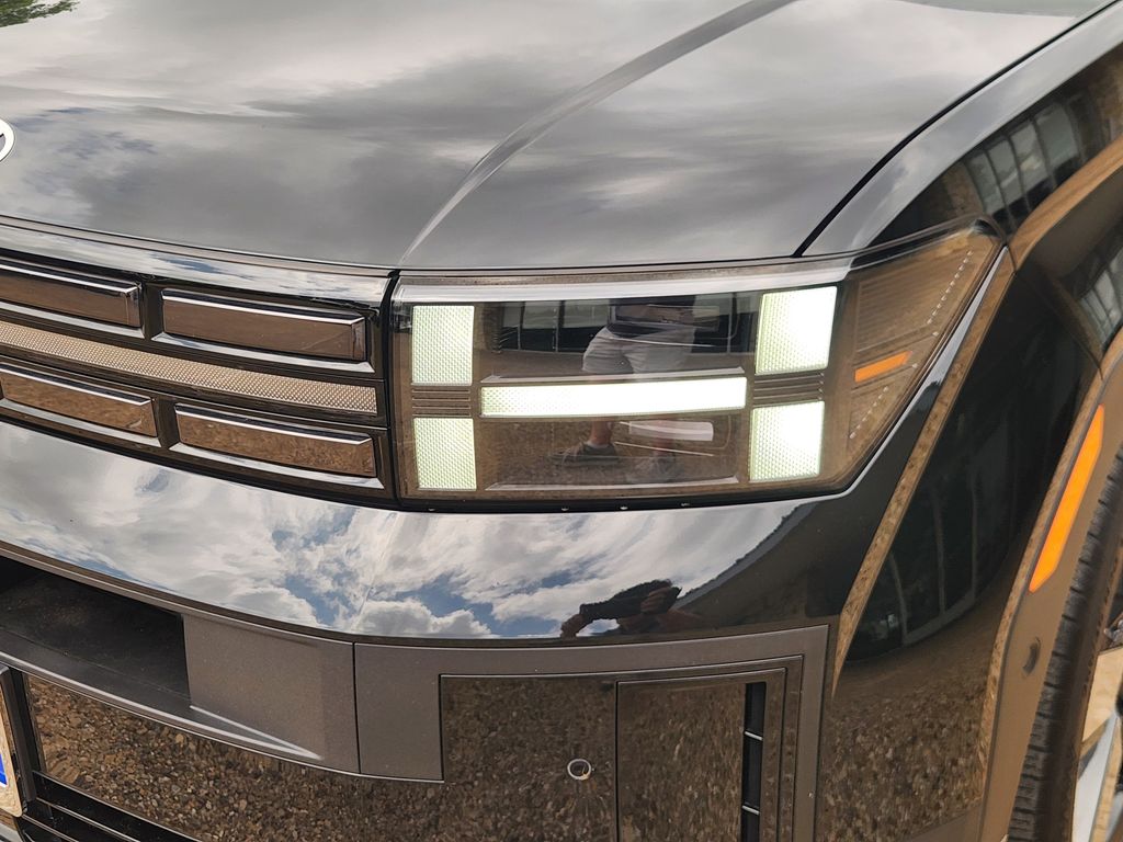 2025 Hyundai Santa Fe Limited - Photo 8