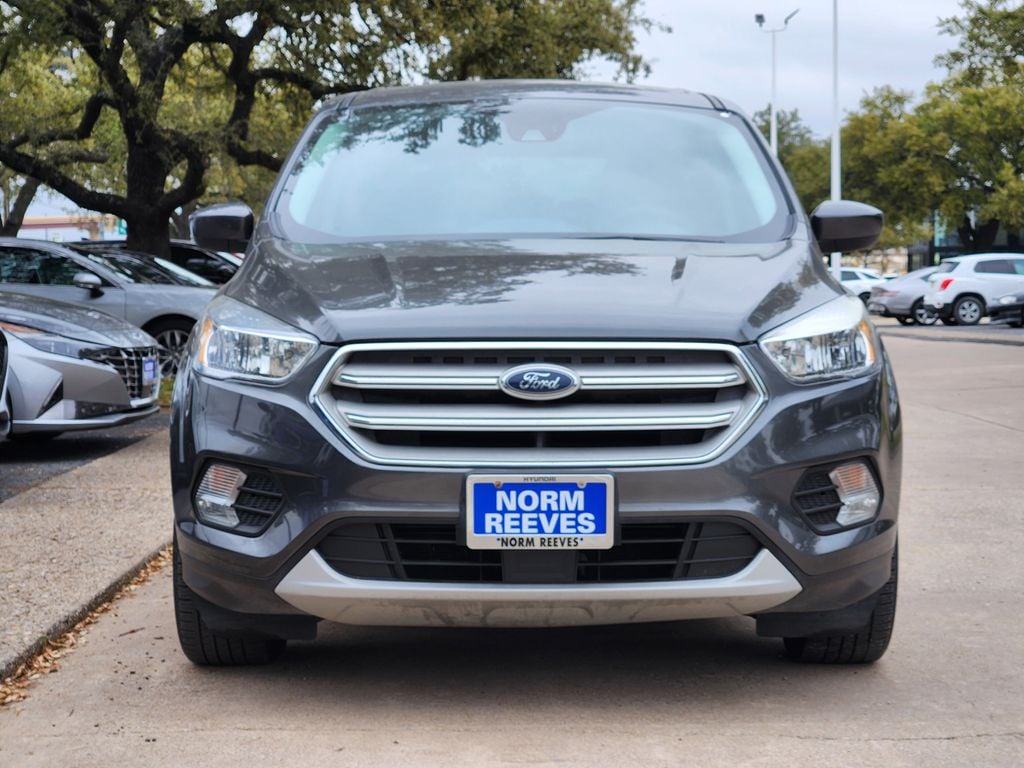 Used 2019 Ford Escape SE with VIN 1FMCU0GD6KUA17502 for sale in Irving, TX
