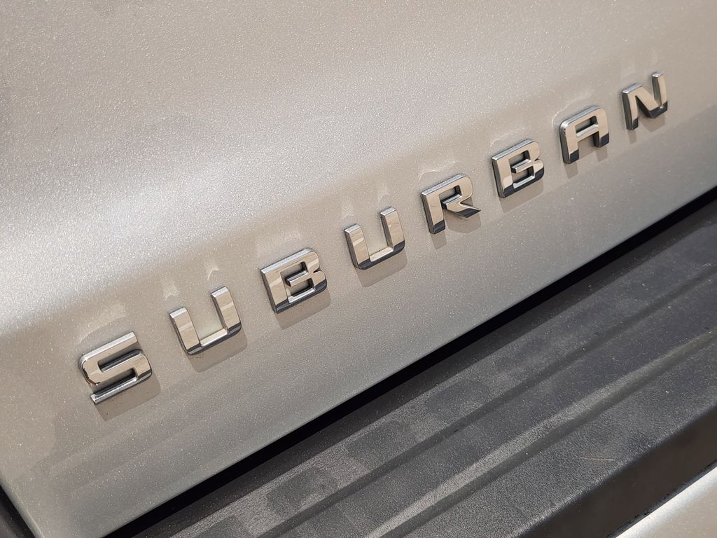 2016 Chevrolet Suburban LT - Photo 8