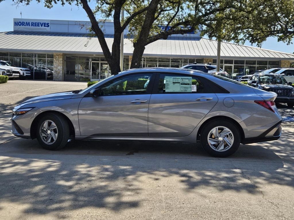 New 2025 Hyundai Elantra SE Sedan