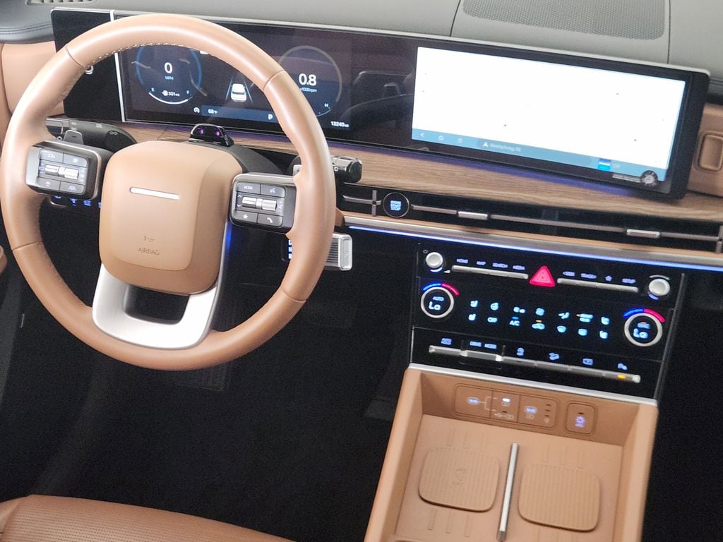 2025 Hyundai Santa Fe Limited - Photo 25