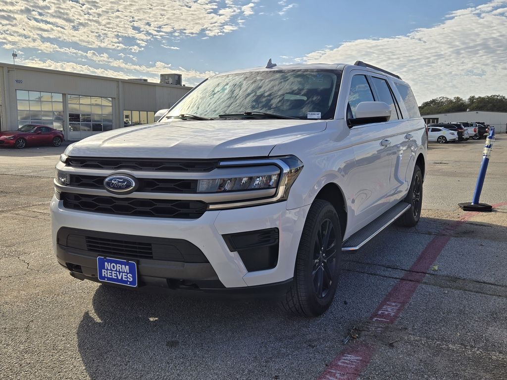 2023 Ford Expedition XLT's photo