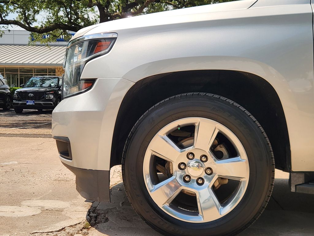 2016 Chevrolet Suburban LT - Photo 10