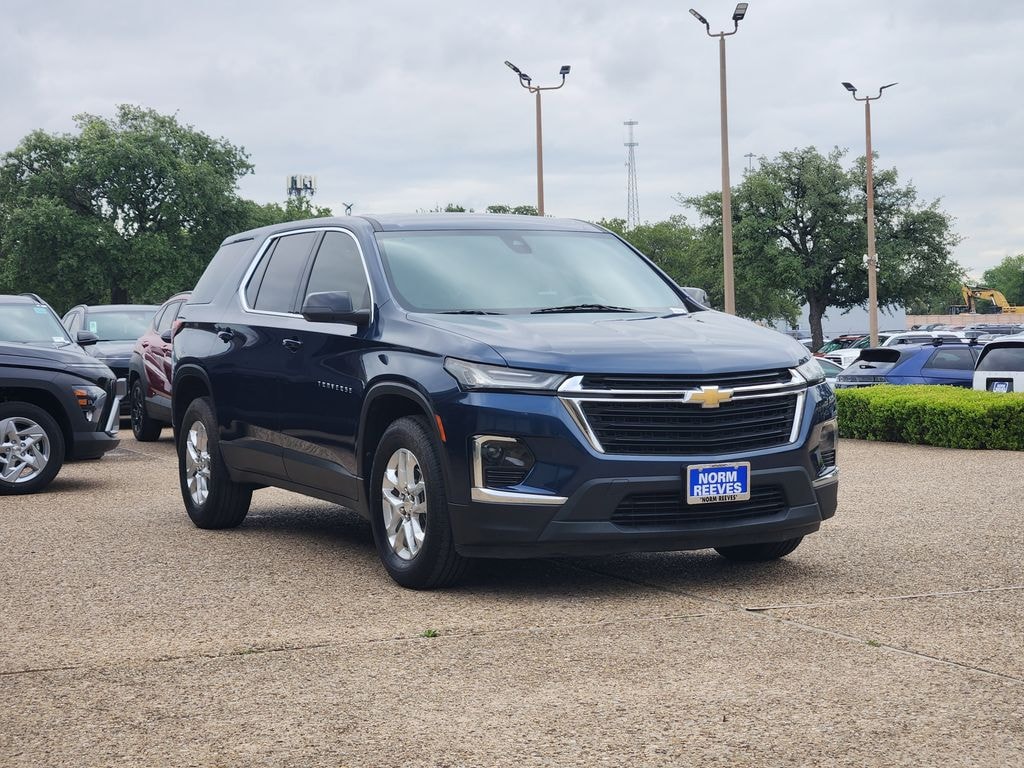 Used 2023 Chevrolet Traverse LS SUV