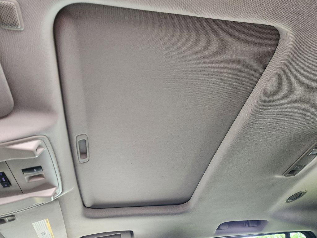 2016 Chevrolet Suburban LT - Photo 24