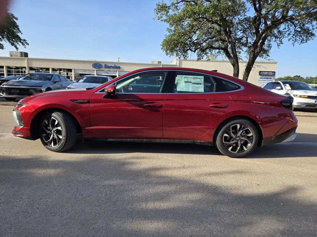 2025 Hyundai Sonata SEL photo 2