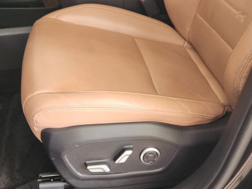 2025 Hyundai Santa Fe Limited - Photo 22