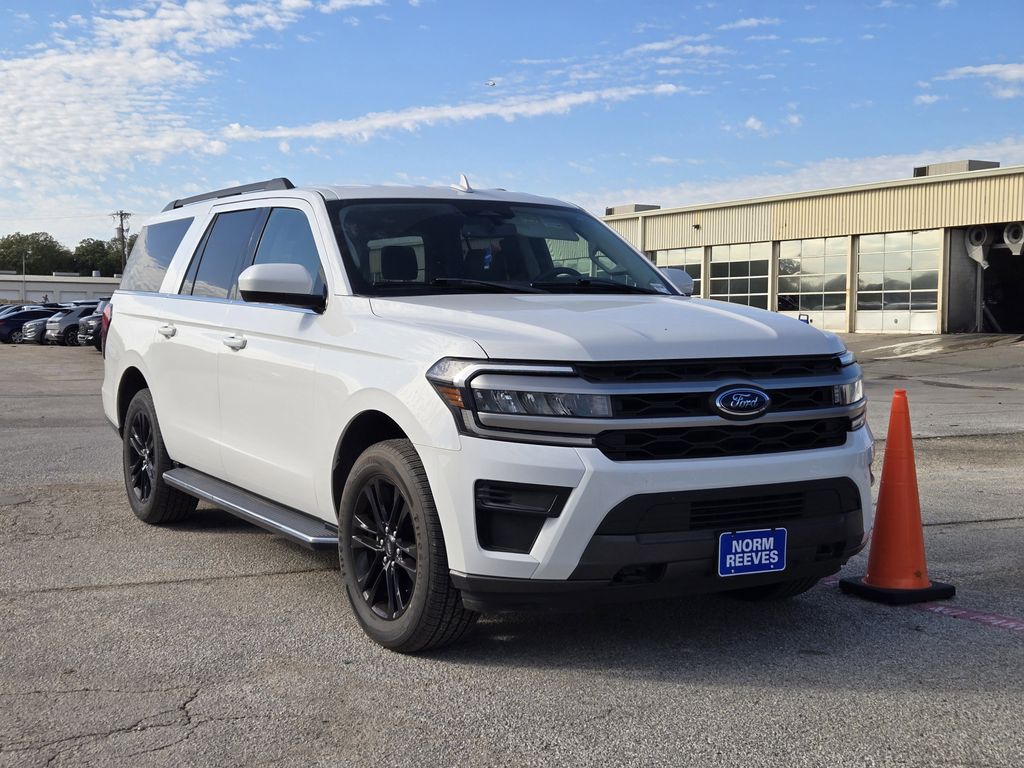 2023 Ford Expedition MAX XLT photo 2
