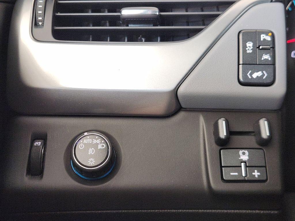 2016 Chevrolet Suburban LT - Photo 21
