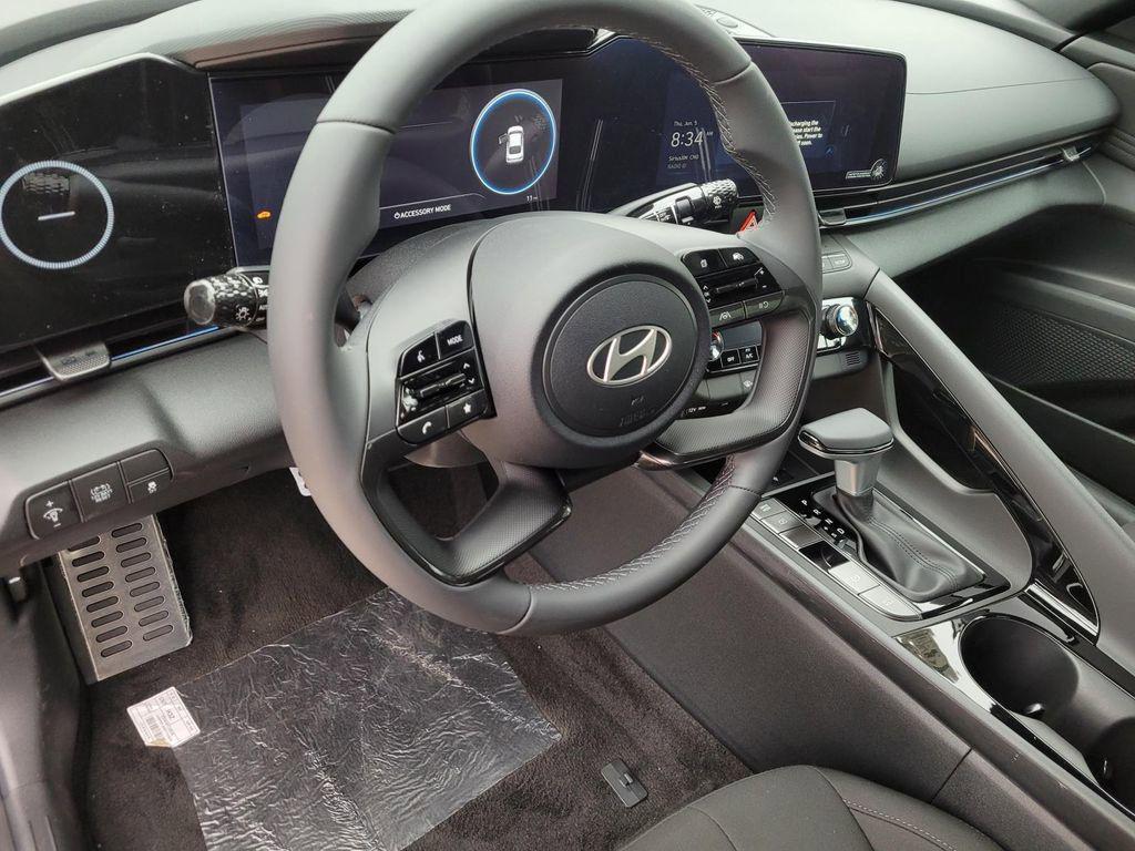 2025 Hyundai Elantra Blue - Photo 23
