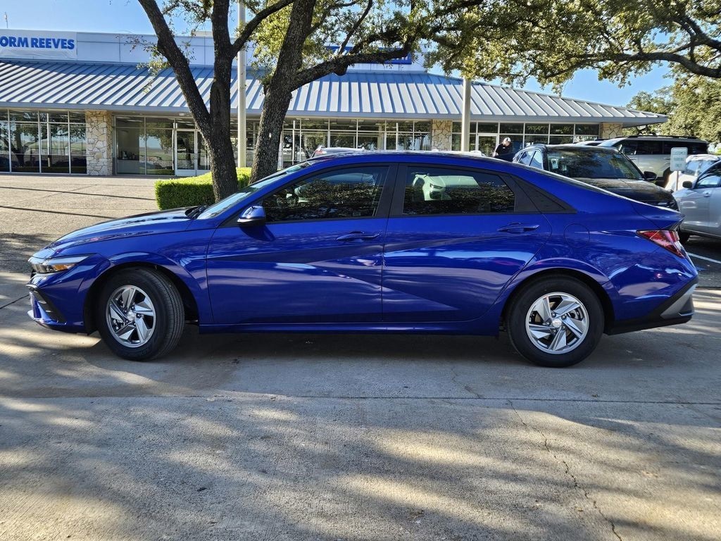 New 2025 Hyundai Elantra SE Sedan