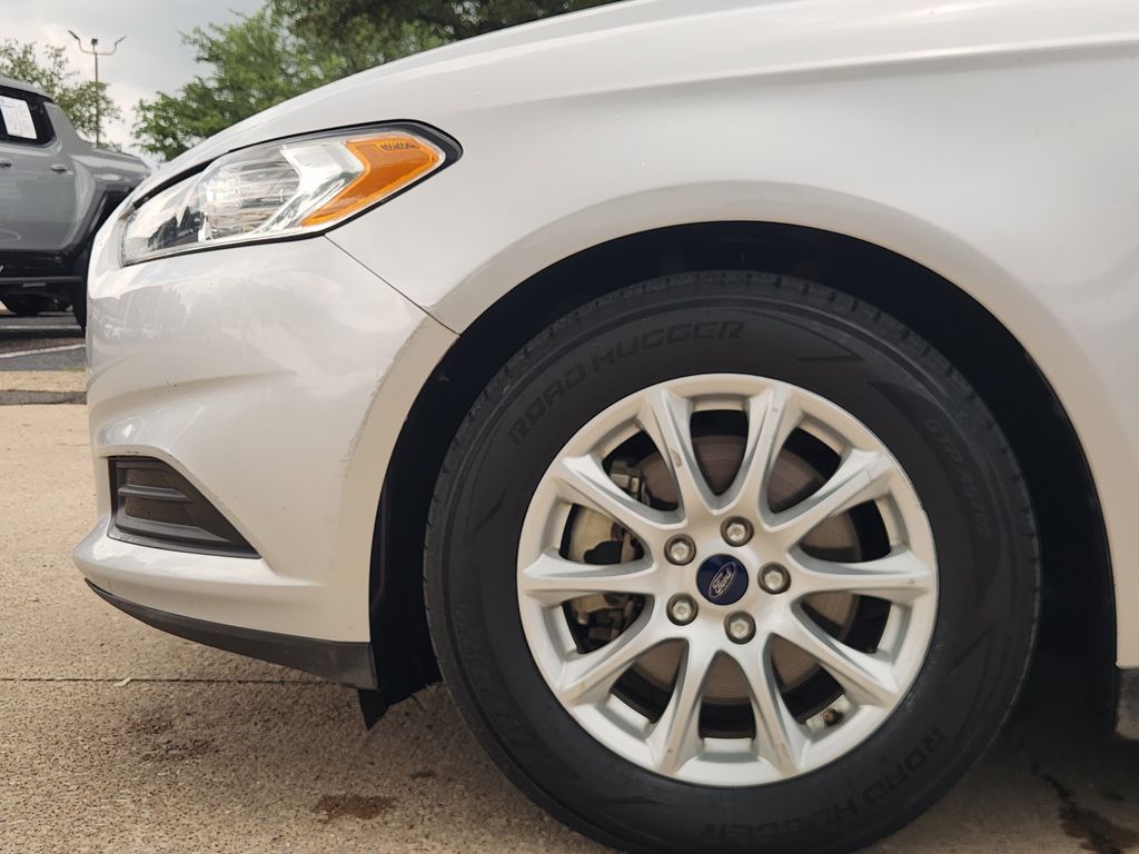 2016 Ford Fusion S - Photo 10