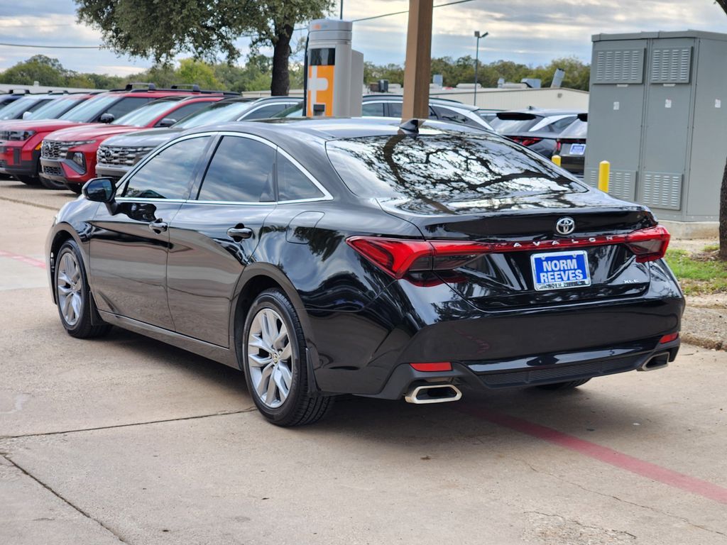 2022 Toyota Avalon XLE photo 3