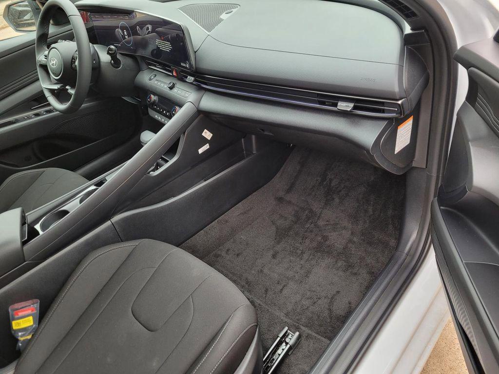 2025 Hyundai Elantra Blue - Photo 9