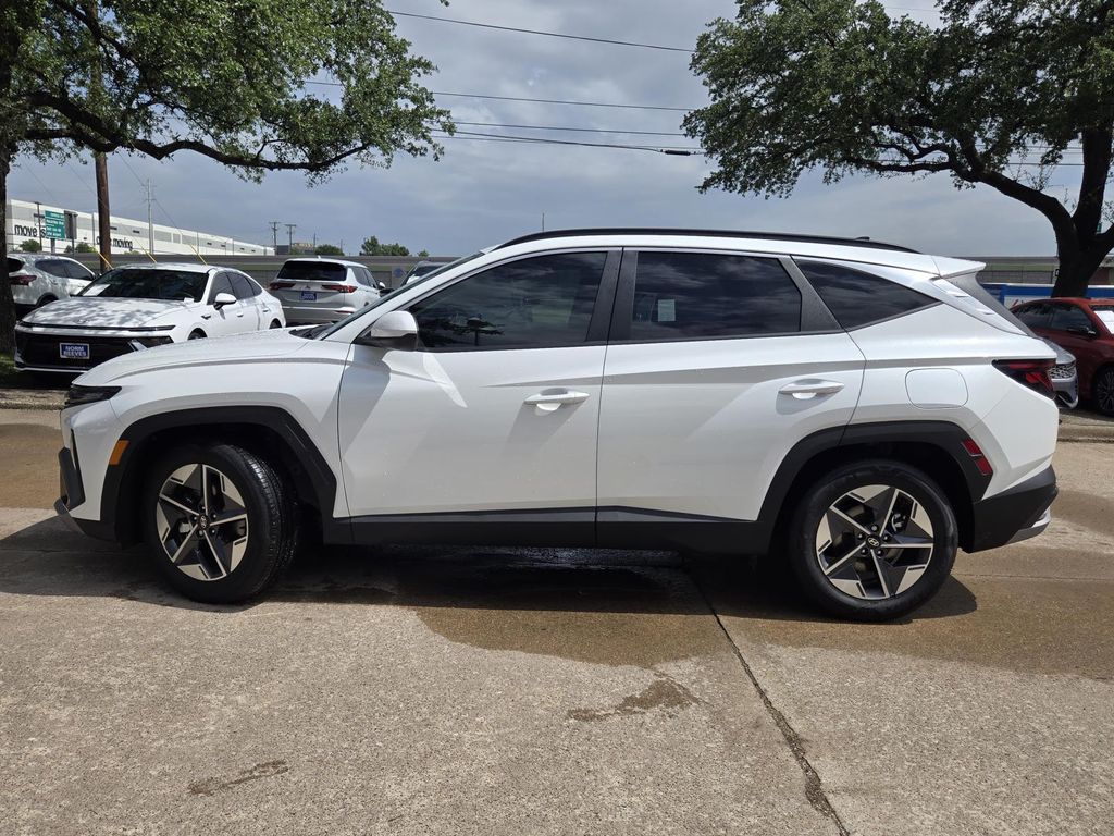 2025 Hyundai Tucson SEL photo 2