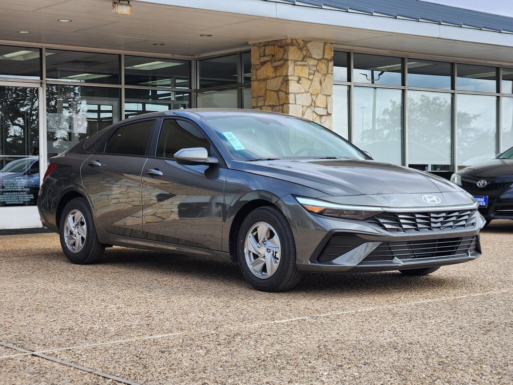 New 2026 Hyundai Elantra SE Sedan
